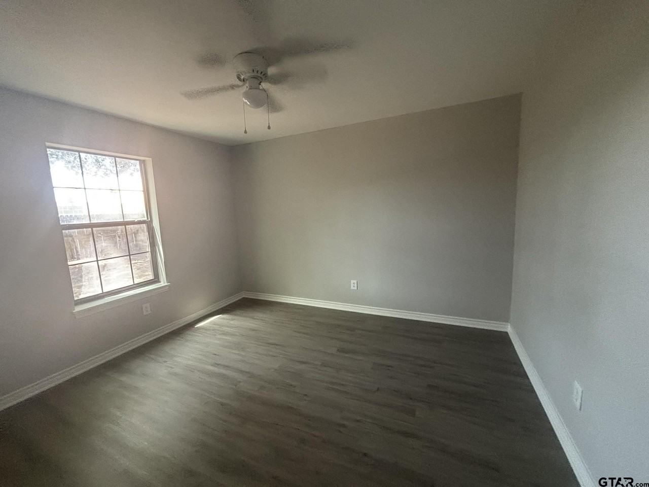 312 E Eddy St - Photo 7 of 11
