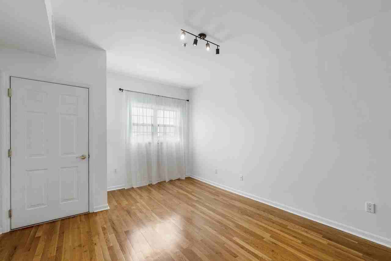 318 54th St #5B - Photo 3 of 16