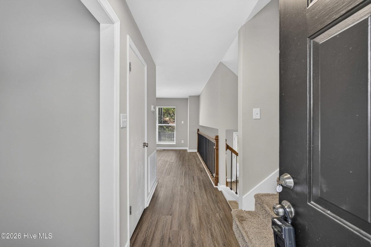 2712 Fair Oak Ct - Photo 3 of 49