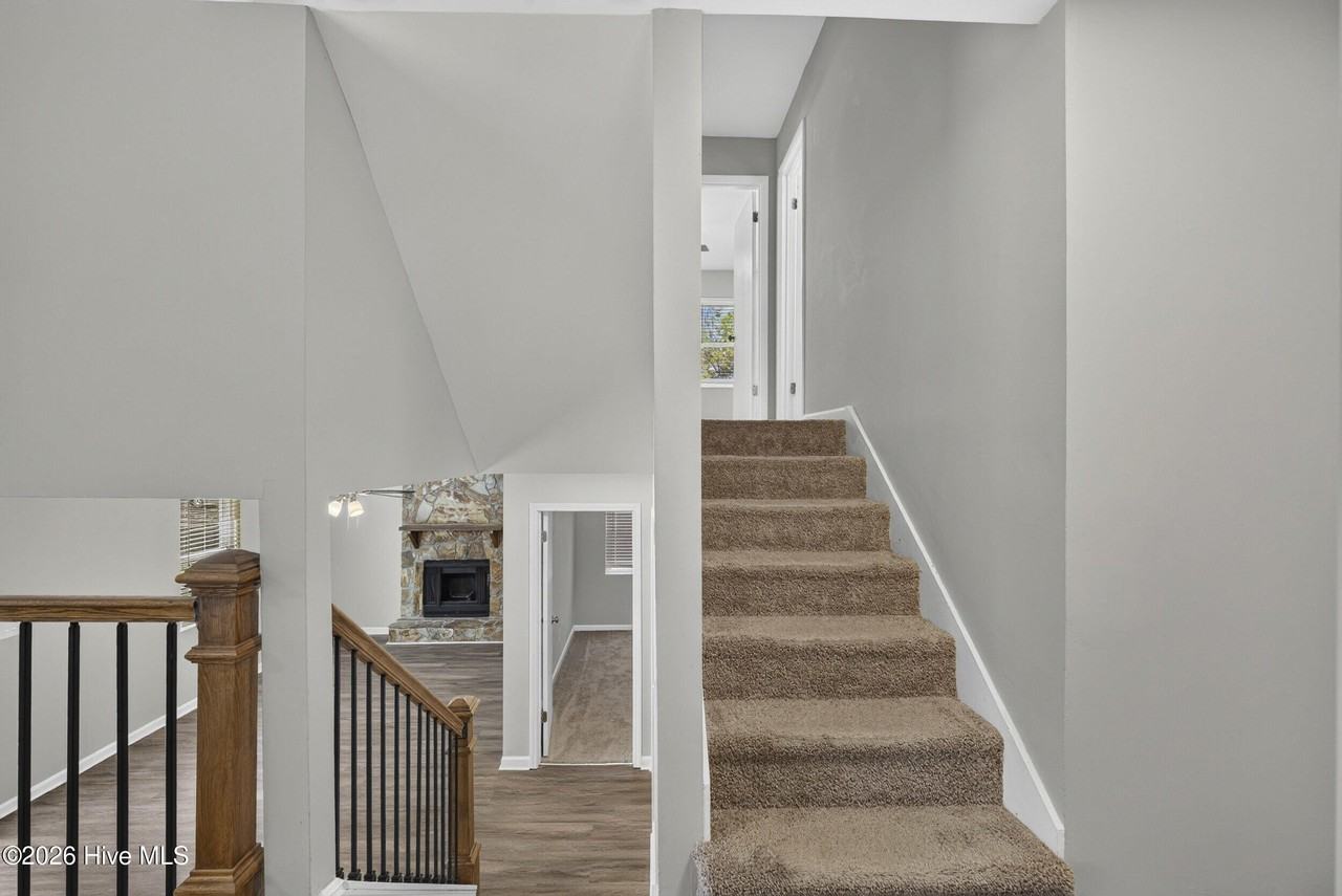 2712 Fair Oak Ct - Photo 4 of 49
