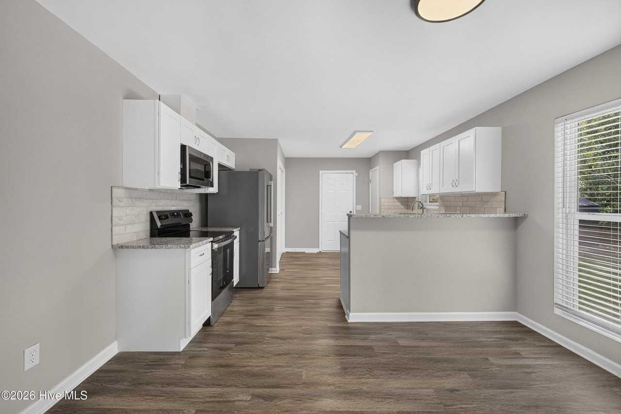 2712 Fair Oak Ct - Photo 5 of 49