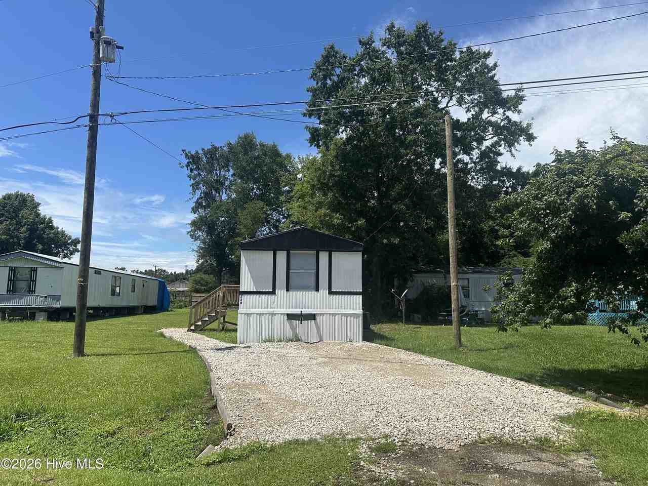 326 Carlson Dr - Photo 2 of 16