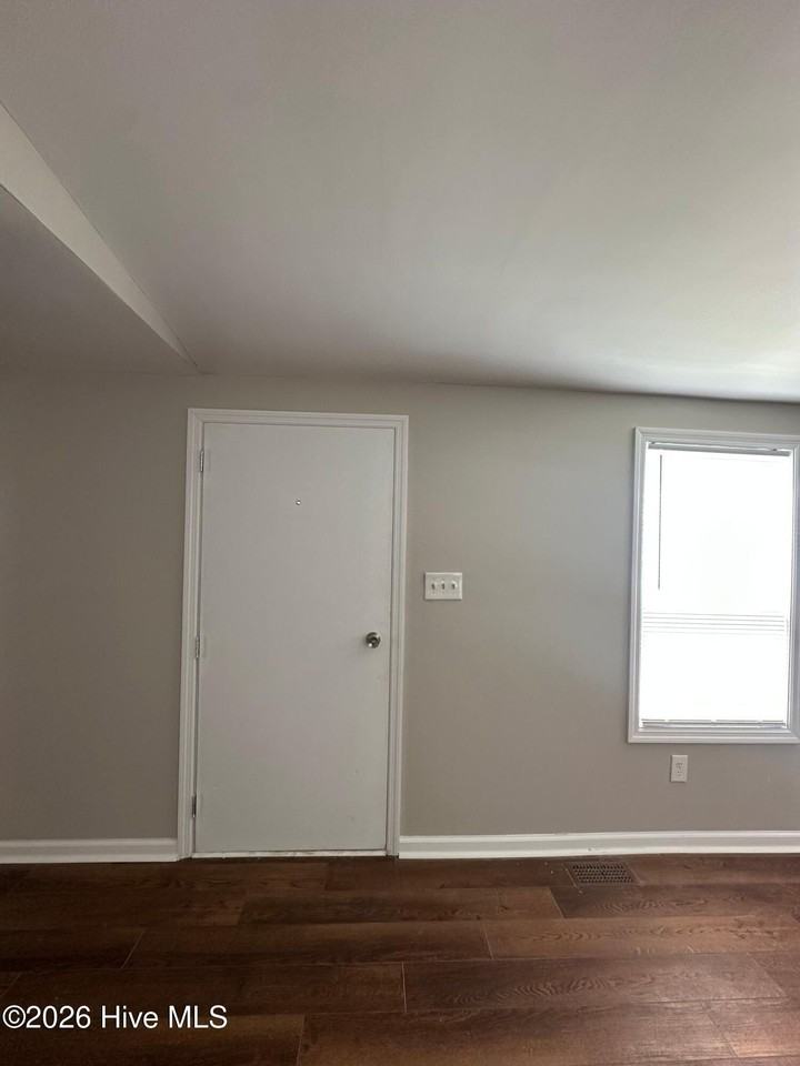 326 Carlson Dr - Photo 4 of 16