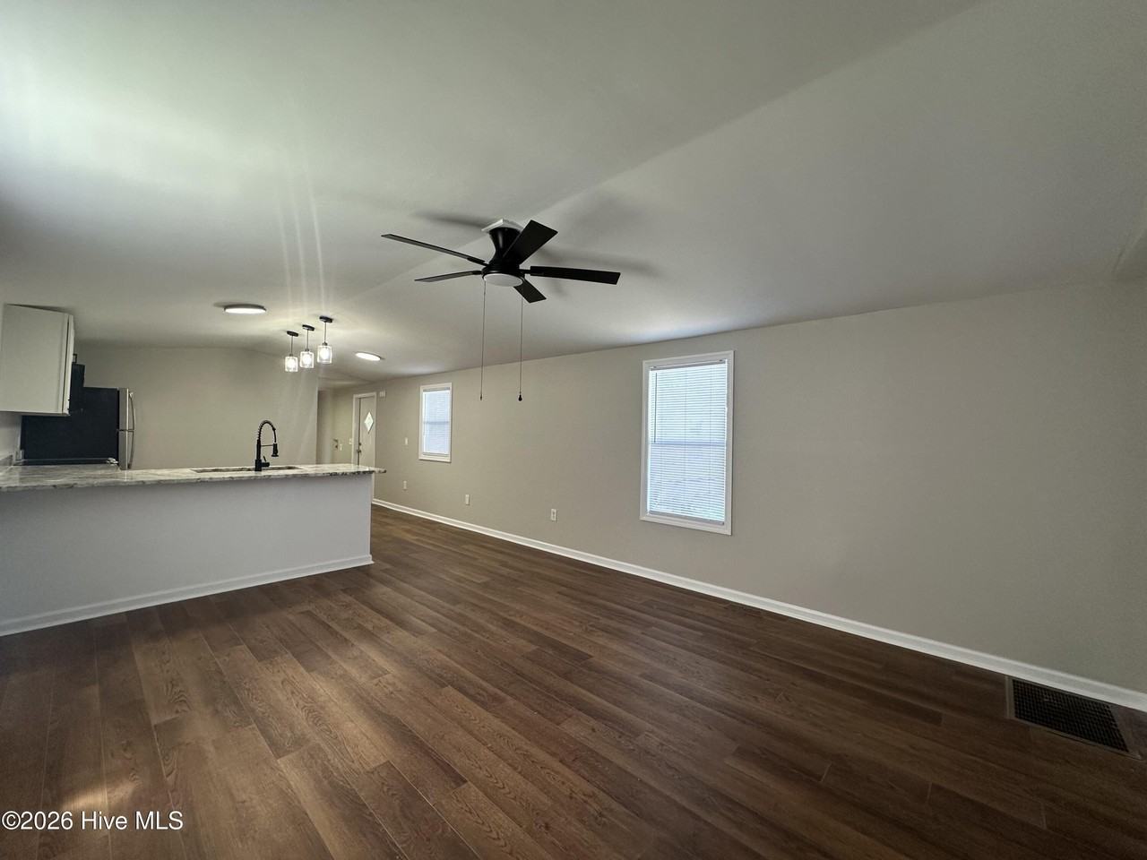 326 Carlson Dr - Photo 5 of 16