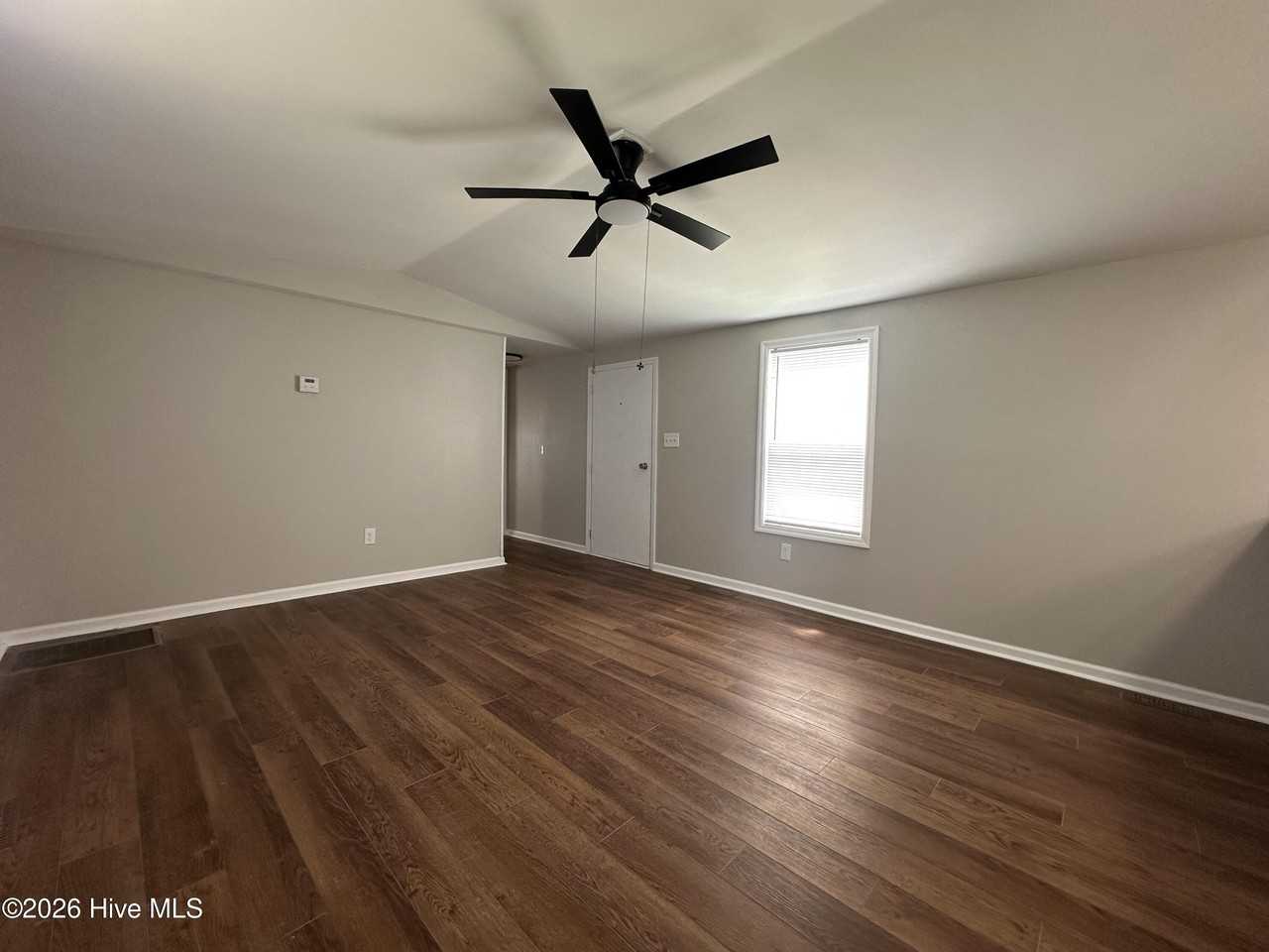 326 Carlson Dr - Photo 6 of 16