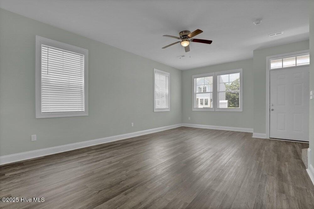 224 Sandy Cove Ln - Photo 5 of 35