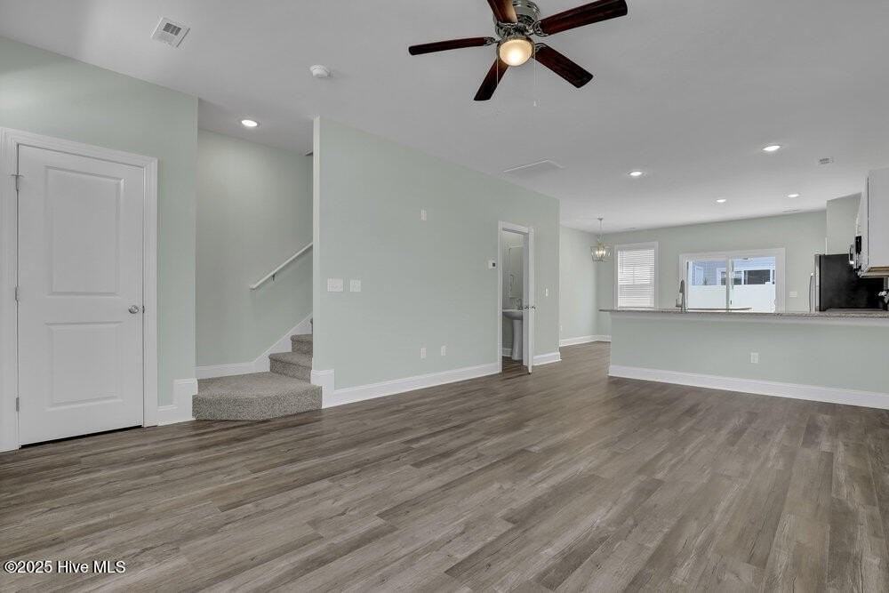 224 Sandy Cove Ln - Photo 7 of 35