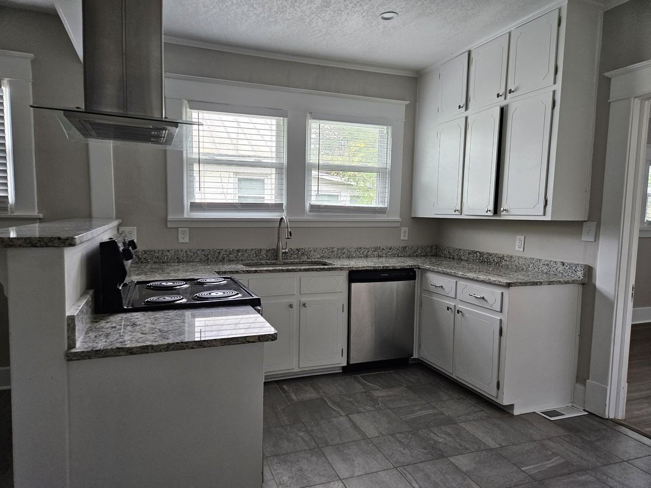 1313 Merry St - Photo 6 of 14