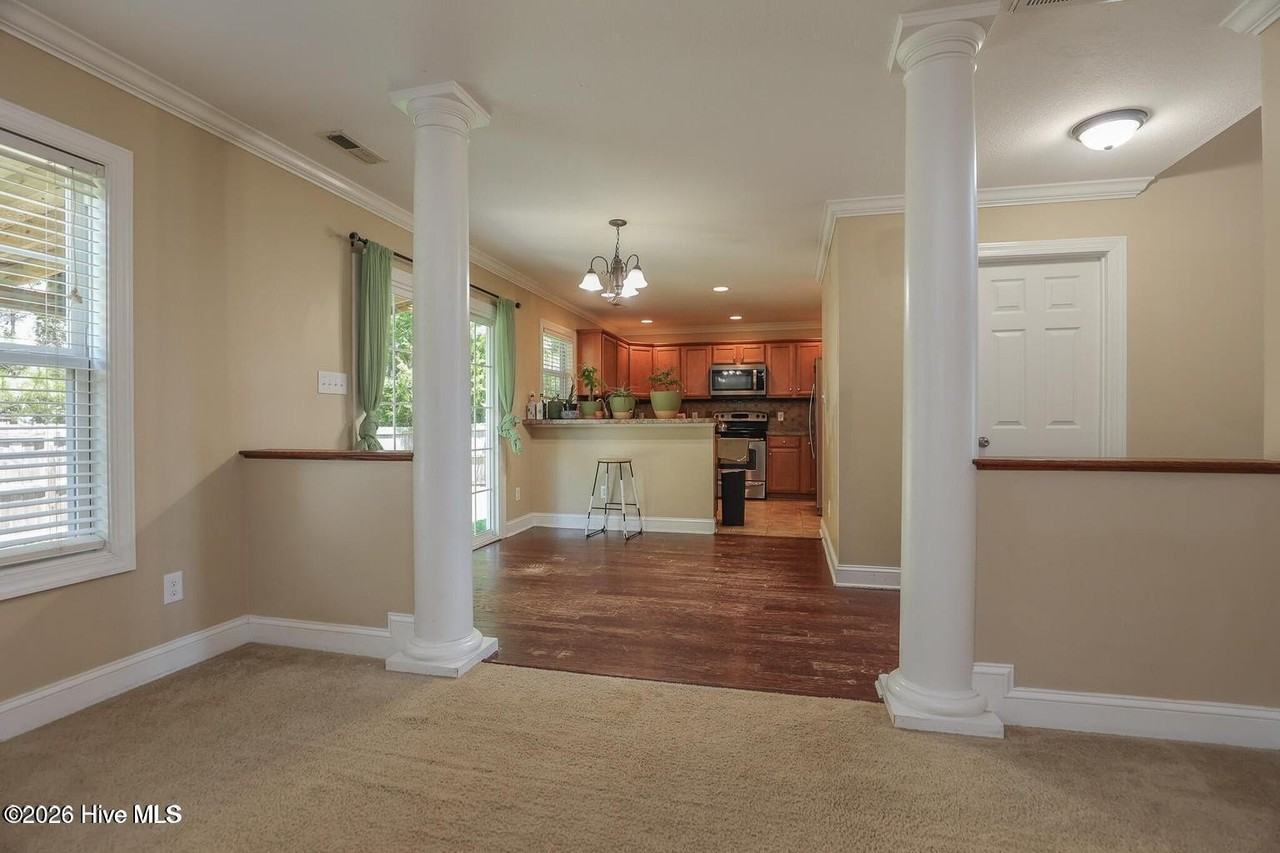 207 Willoughby Ln - Photo 6 of 24