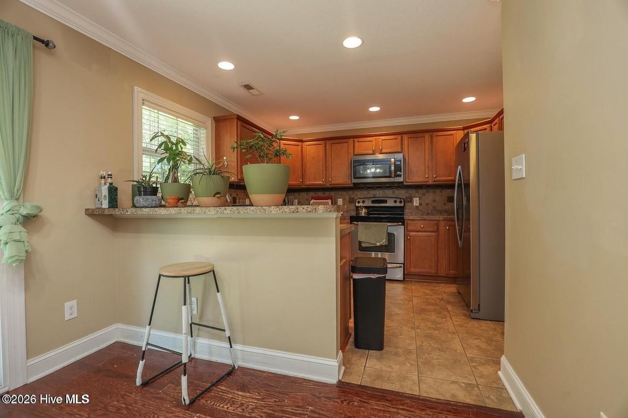 207 Willoughby Ln - Photo 7 of 24
