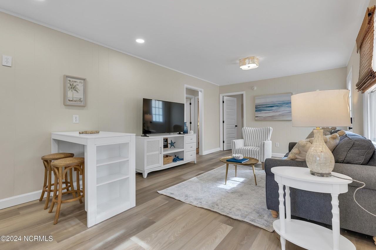 111 Ne 19th St #D - Photo 6 of 40