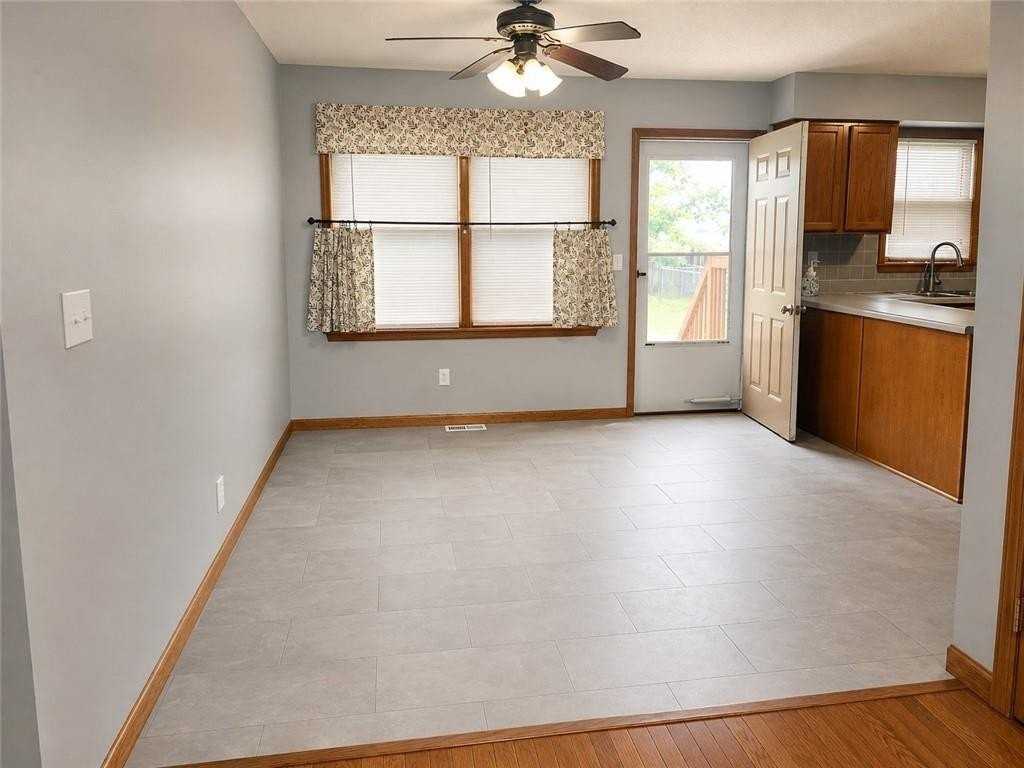 227 E Colleen Dr - Photo 3 of 14