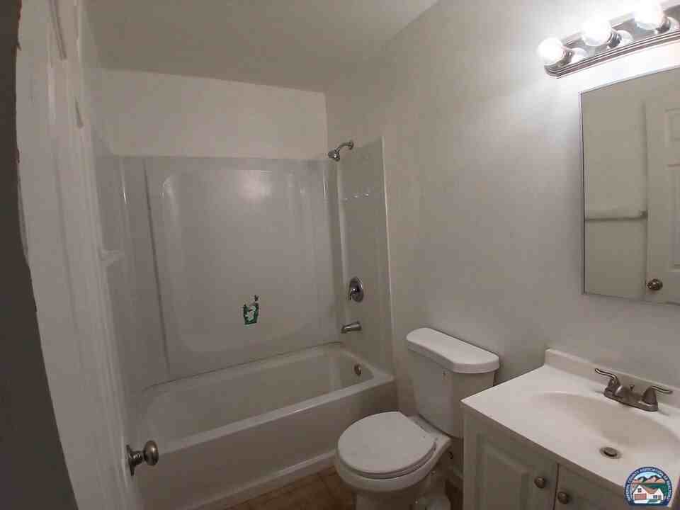 162 W Alamo St #B - Photo 2 of 9