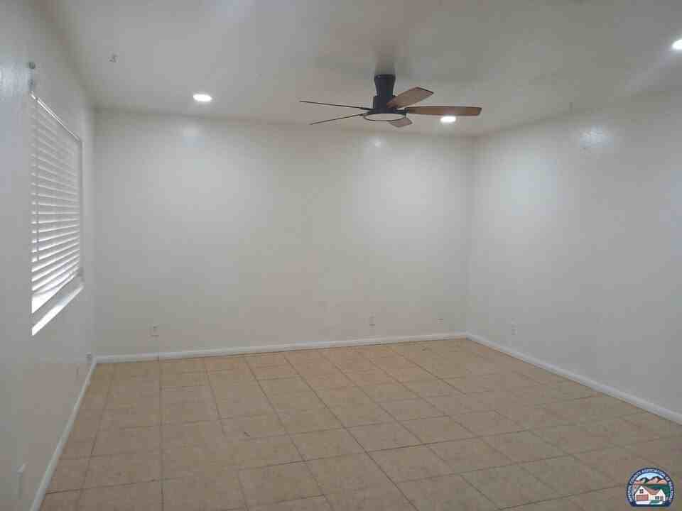 162 W Alamo St #B - Photo 3 of 9
