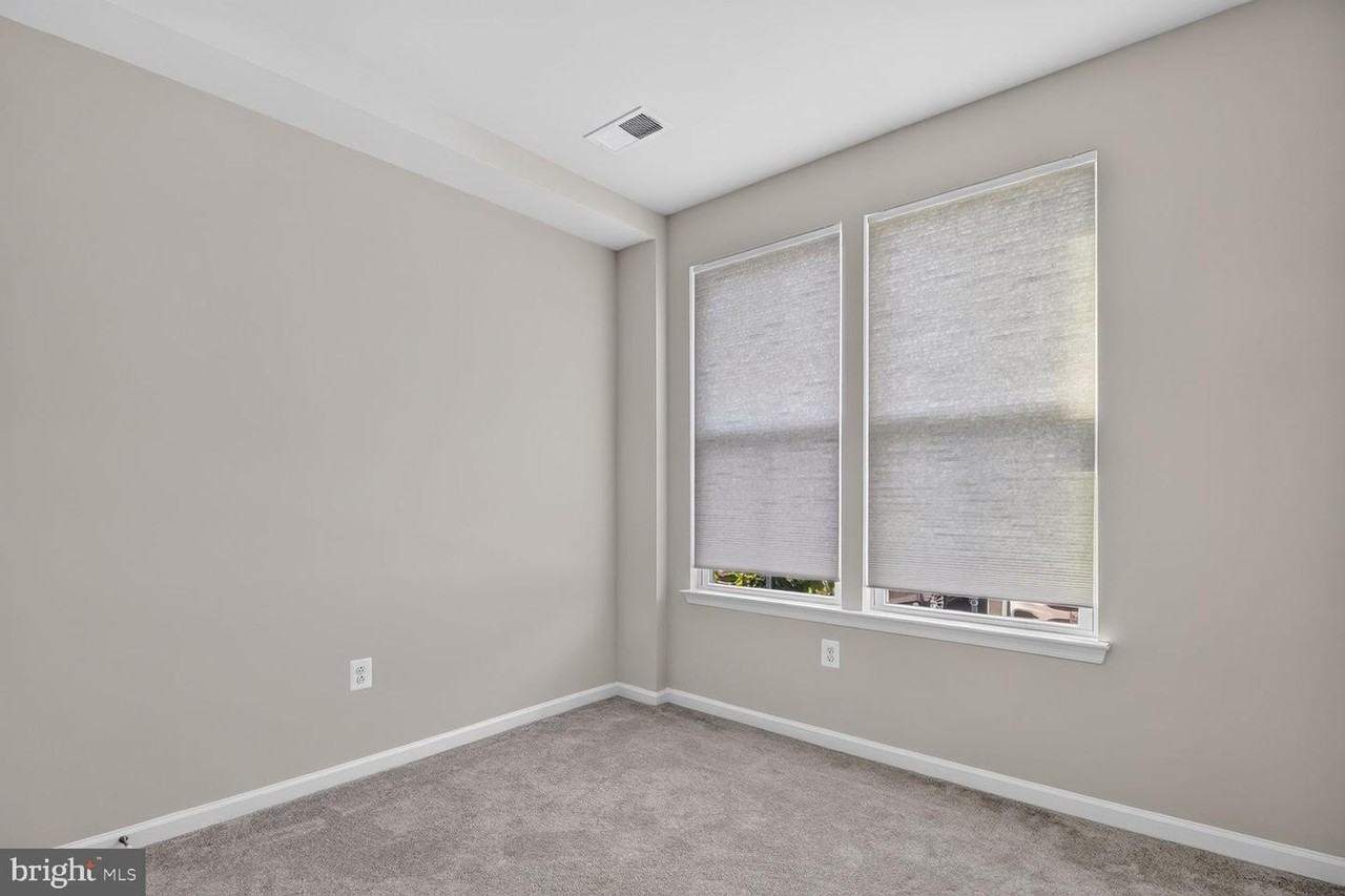168 Woodgate Cir - Photo 3 of 20