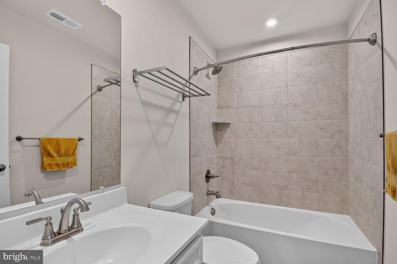 168 Woodgate Cir - Photo 4 of 20