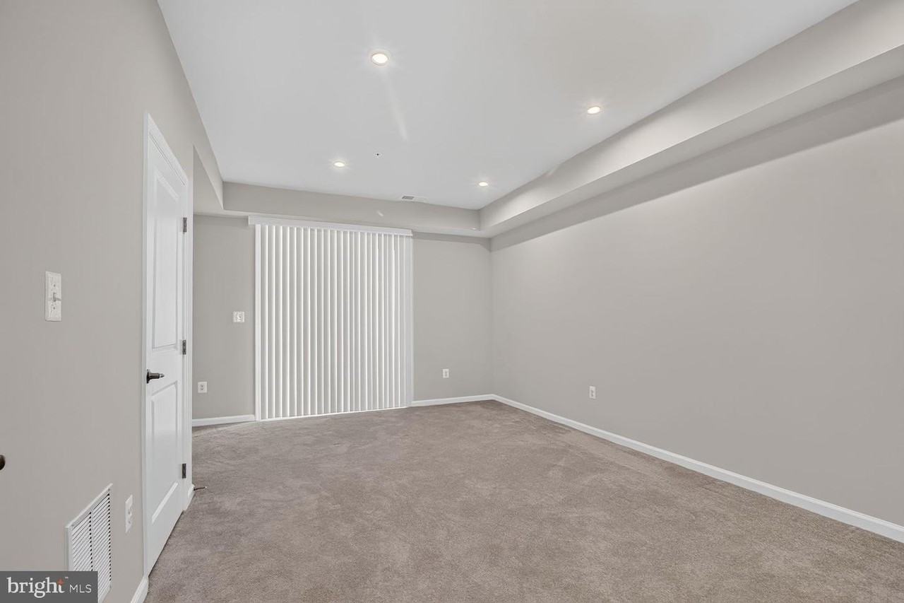 168 Woodgate Cir - Photo 5 of 20