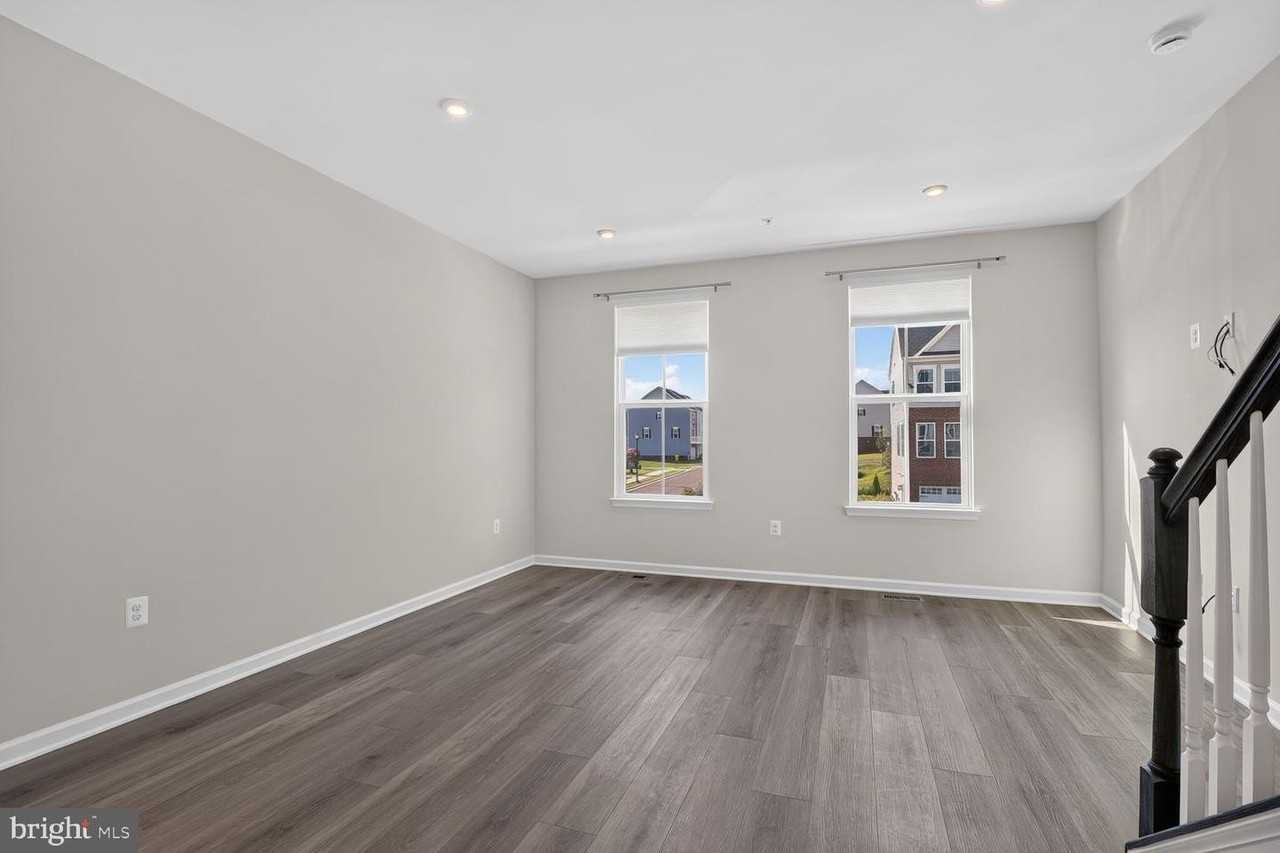 168 Woodgate Cir - Photo 7 of 20