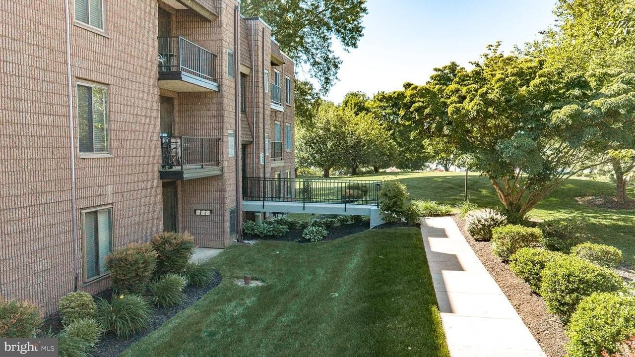 81 Oakridge Dr - Photo 2 of 22