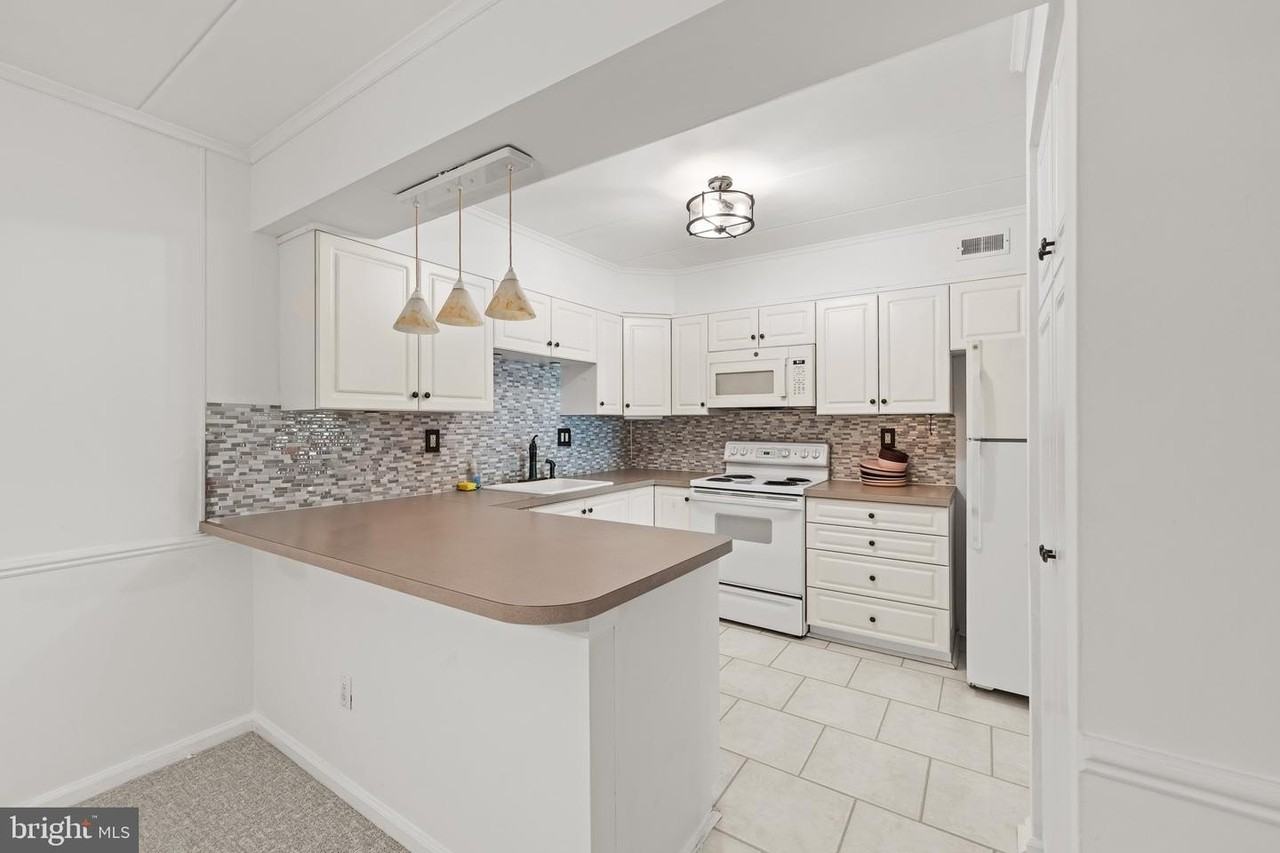 81 Oakridge Dr - Photo 4 of 22