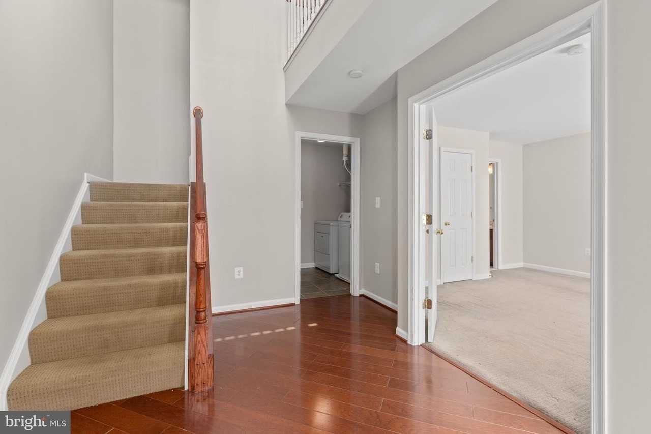 1105 Patrick St - Photo 3 of 39