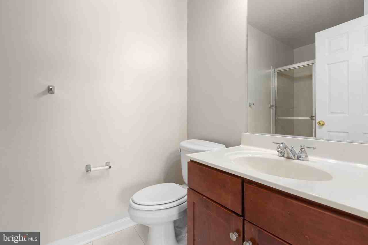1105 Patrick St - Photo 5 of 39