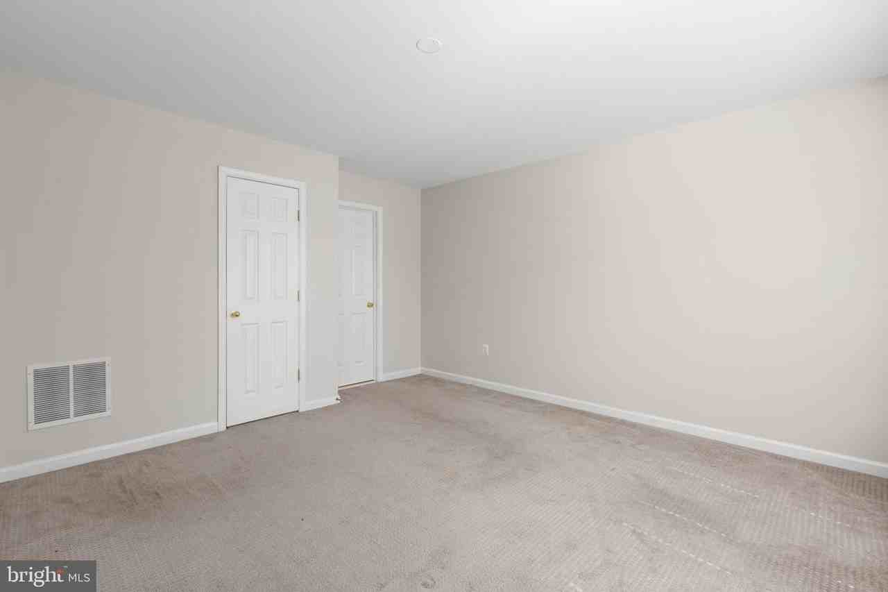 1105 Patrick St - Photo 7 of 39