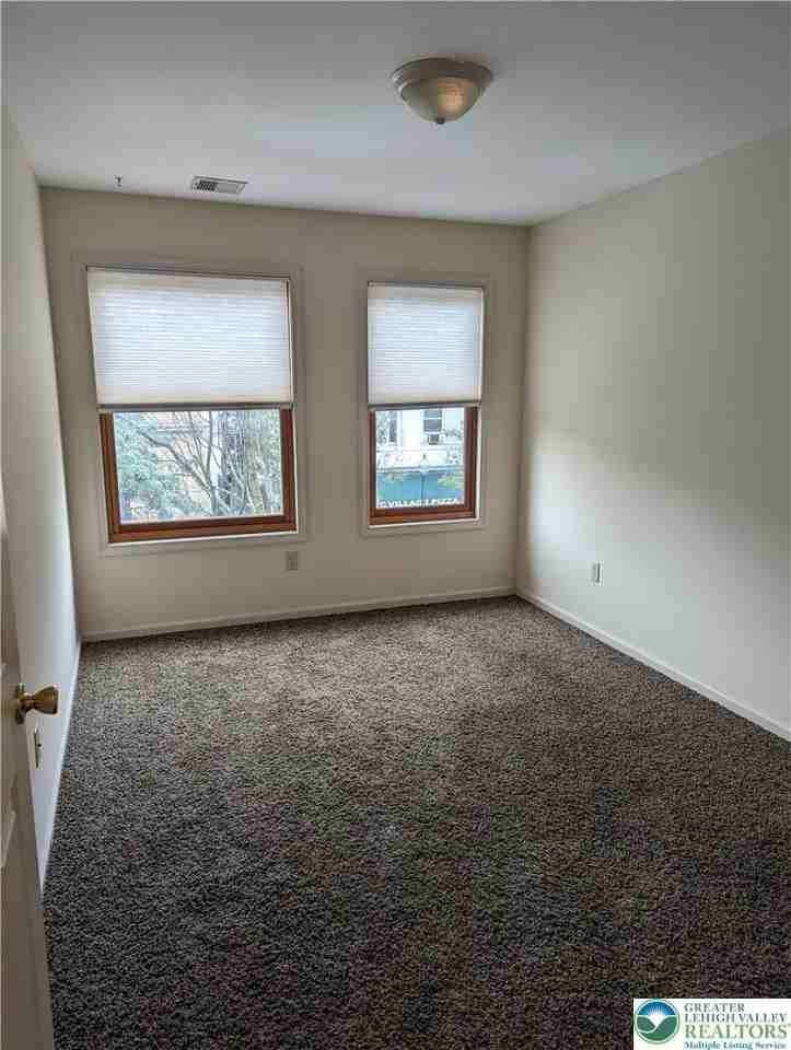 128 W 4th St #2R - Photo 4 of 6
