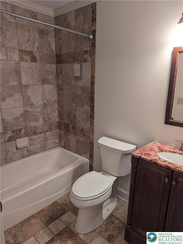 128 W 4th St #2R - Photo 5 of 6