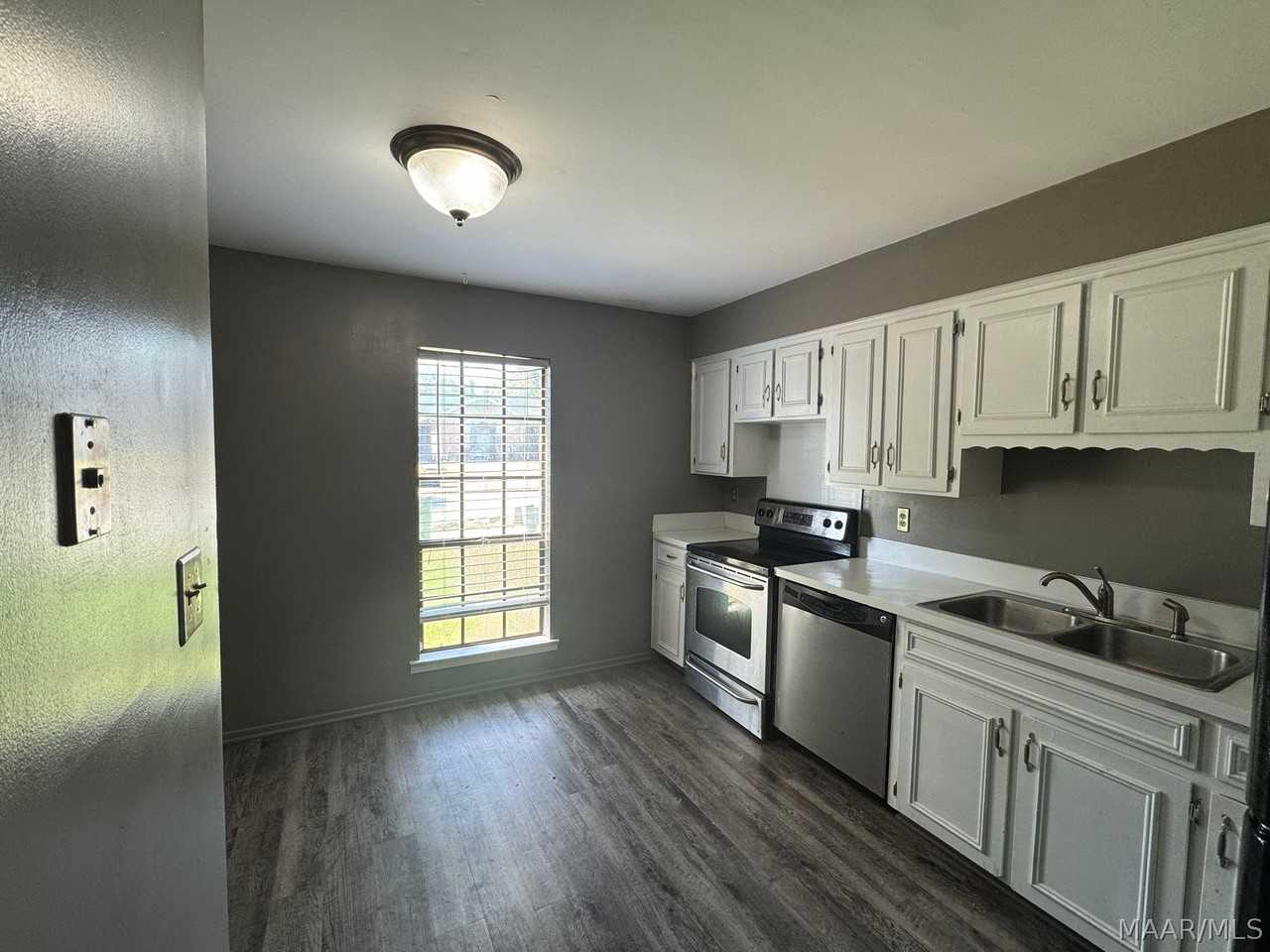 578 Hollow Wood Rd - Photo 4 of 14