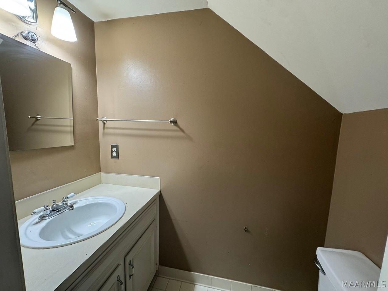 578 Hollow Wood Rd - Photo 7 of 14