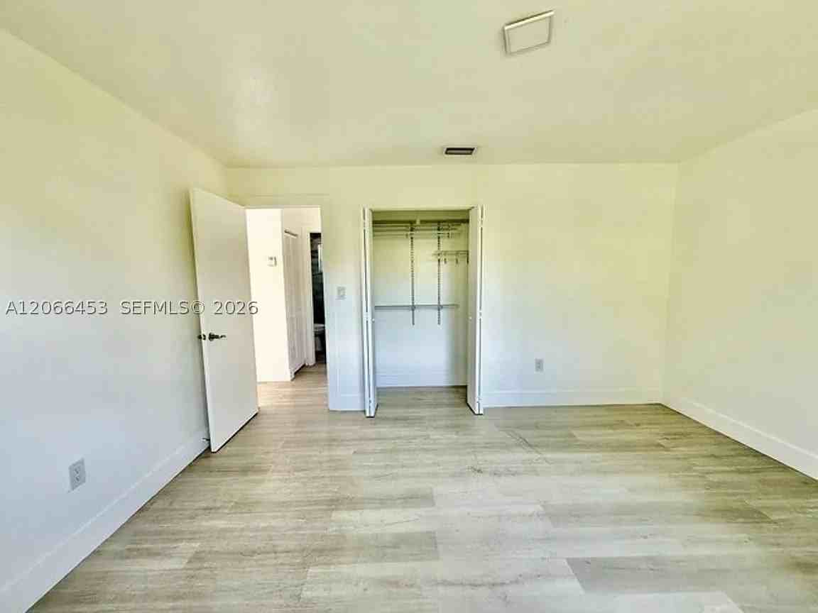 100 Nw 45th St #1 - Photo 7 of 12
