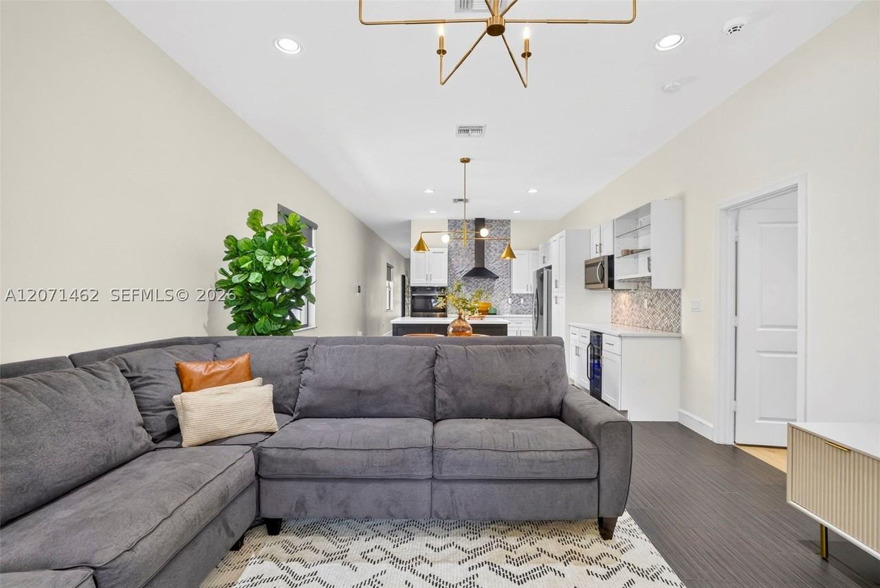 4917 Nw 51st Ter - Photo 4 of 27