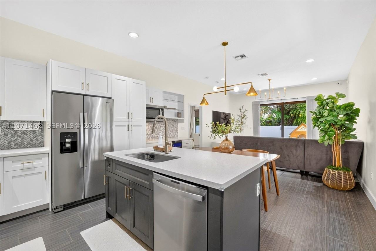 4917 Nw 51st Ter - Photo 5 of 27