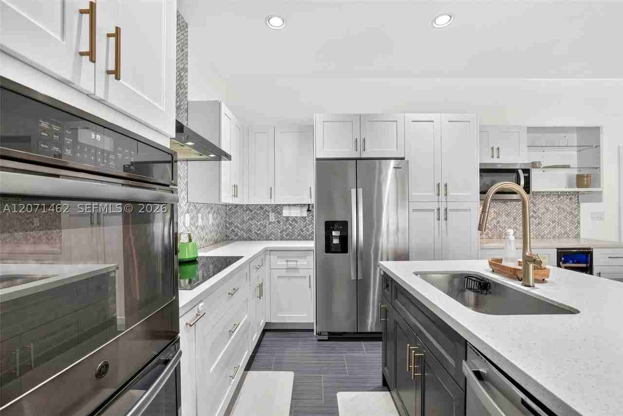 4917 Nw 51st Ter - Photo 6 of 27