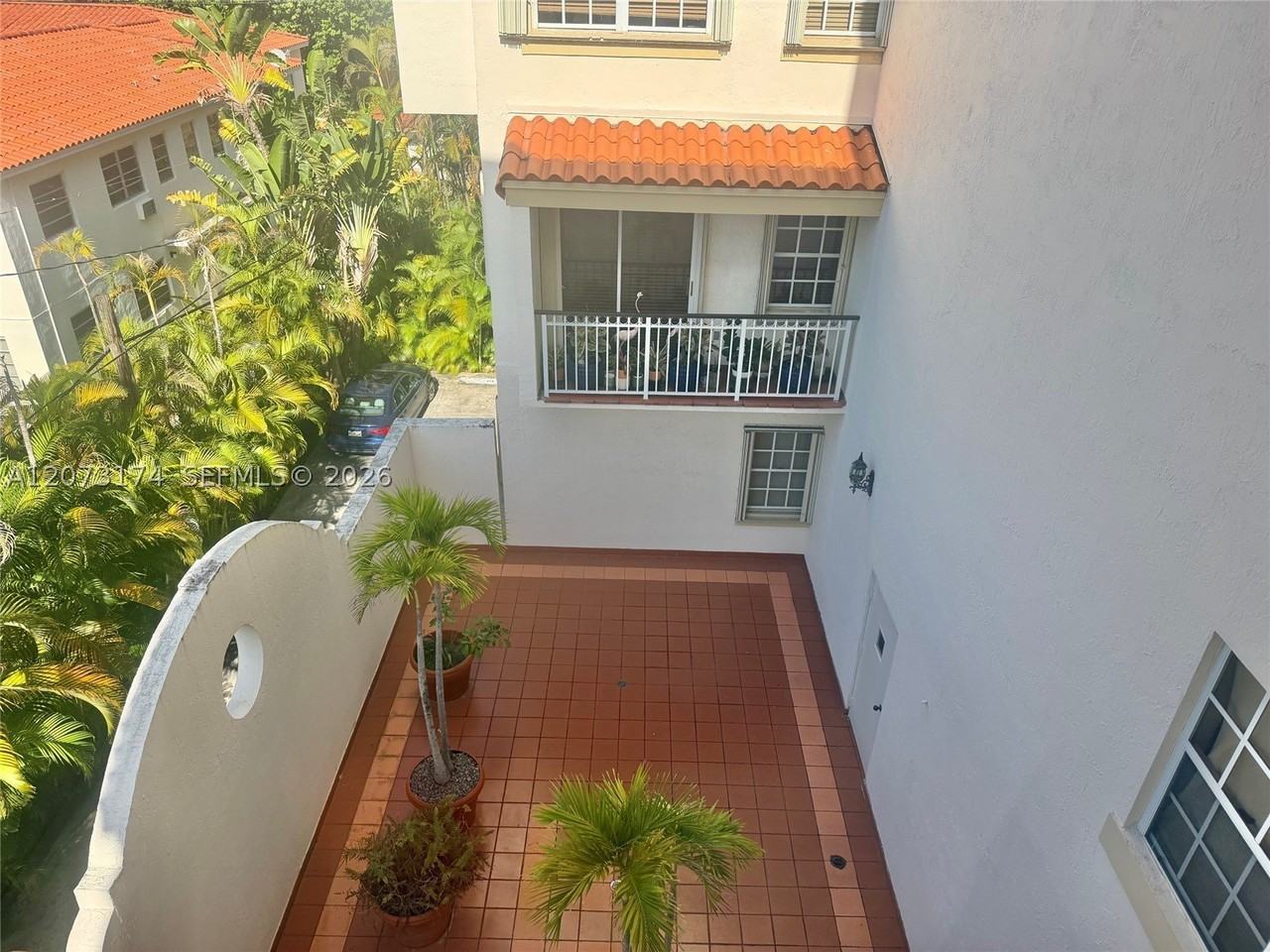37 Majorca Ave #402 - Photo 6 of 9