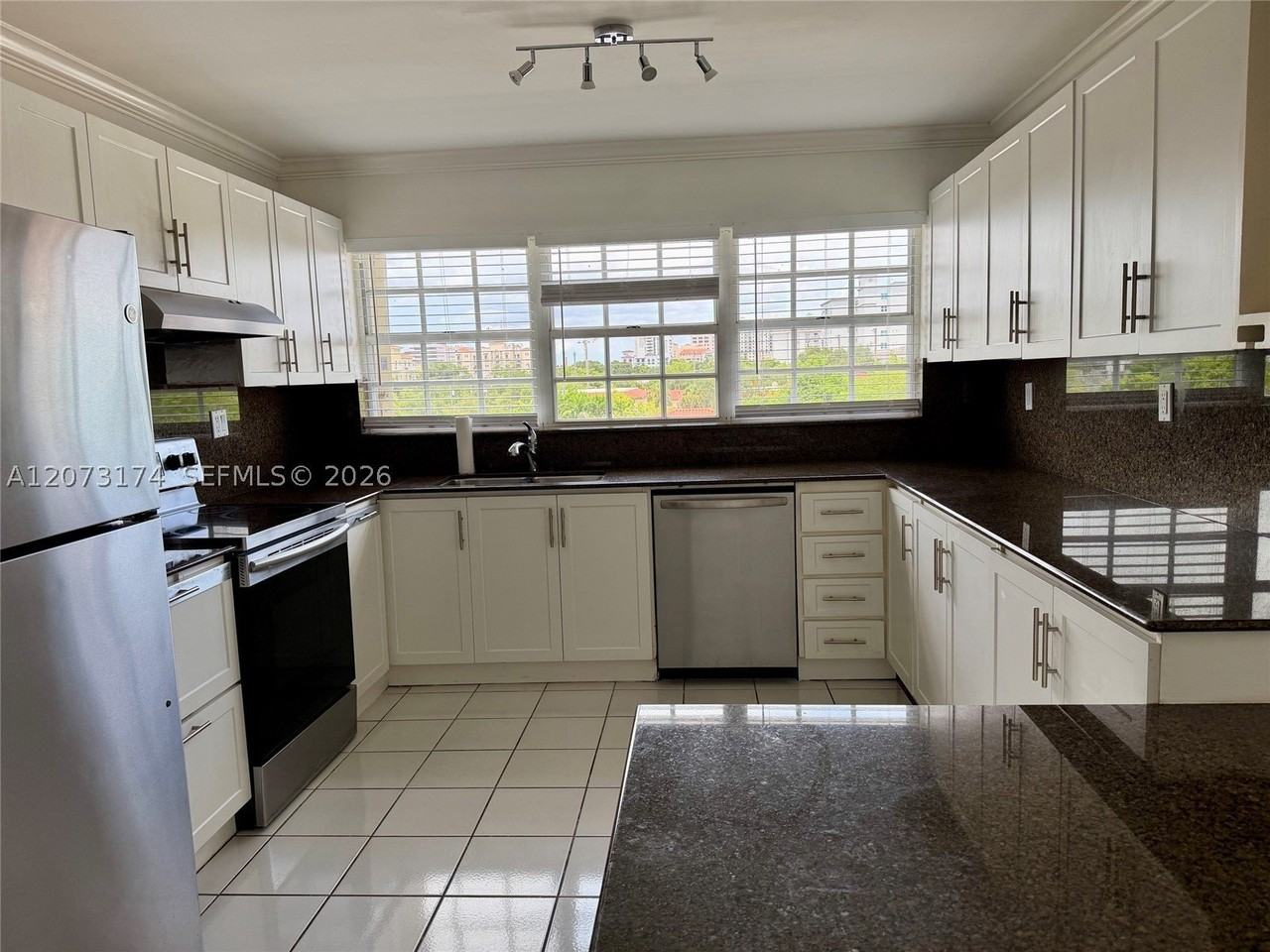 37 Majorca Ave #402 - Photo 5 of 17