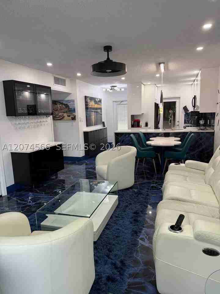 5121 W Oakland Park Blvd #212