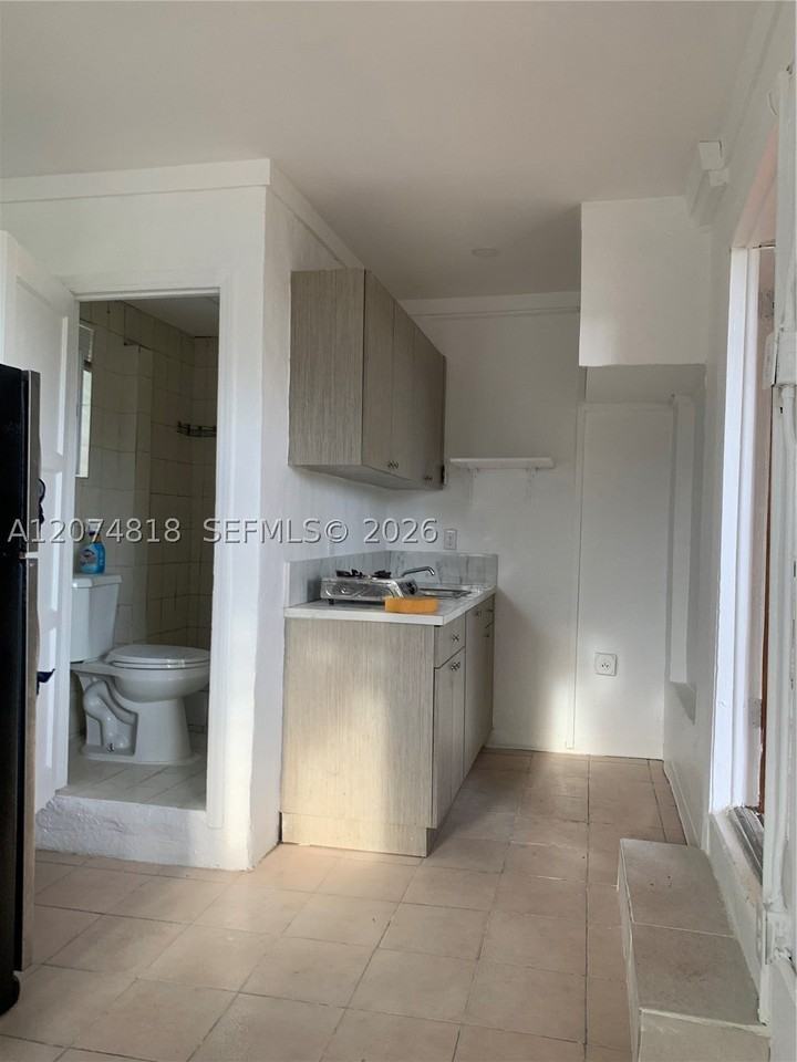 1901 E 5th Ave #B - Photo 4 of 7