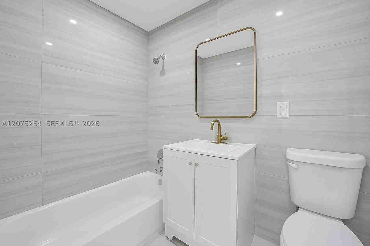 105 Nw 14th Way #0 - Photo 5 of 8