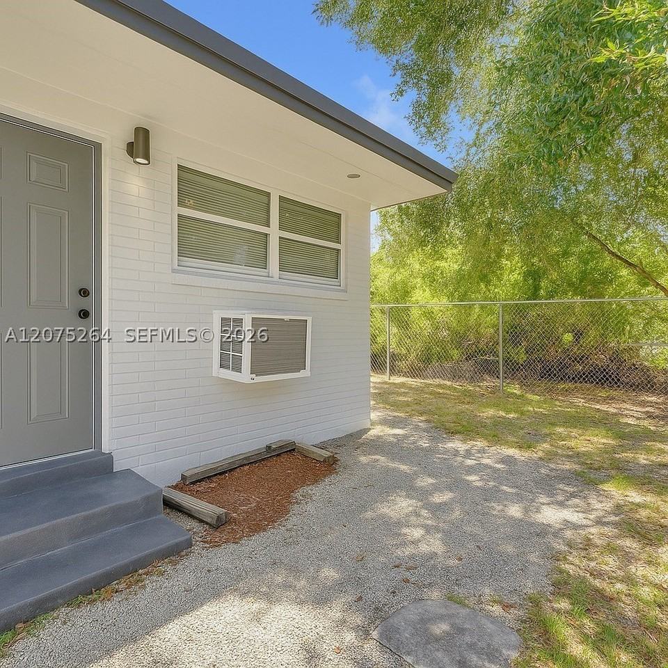 105 Nw 14th Way #0 - Photo 6 of 8