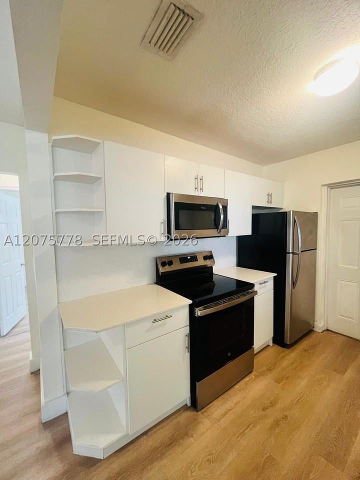 2000 Monroe St #14 - Photo 2 of 19