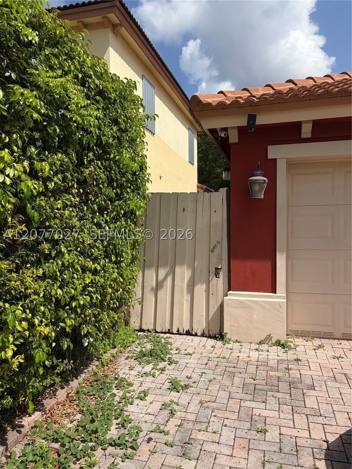 16467 Sw 50th Ter - Photo 2 of 8
