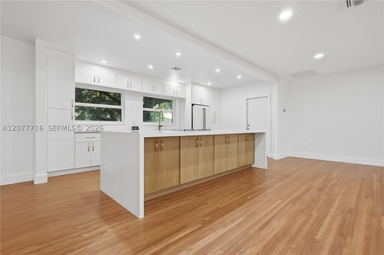 13040 N Miami Ave - Photo 3 of 38