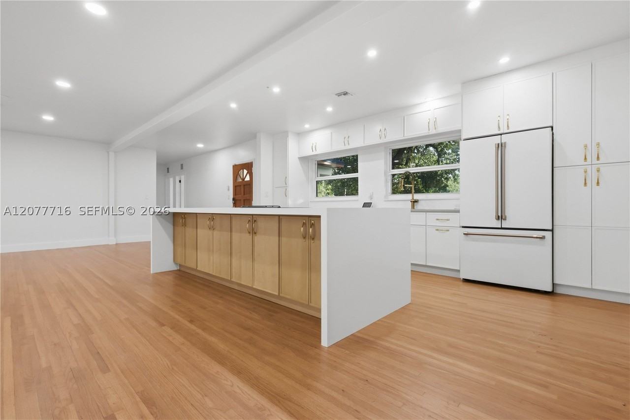 13040 N Miami Ave - Photo 5 of 38