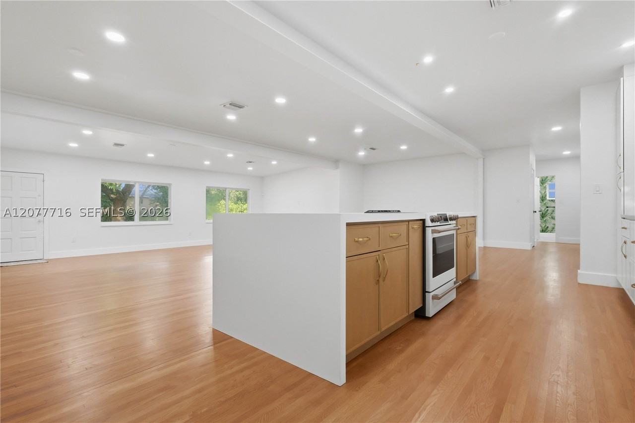 13040 N Miami Ave - Photo 6 of 38