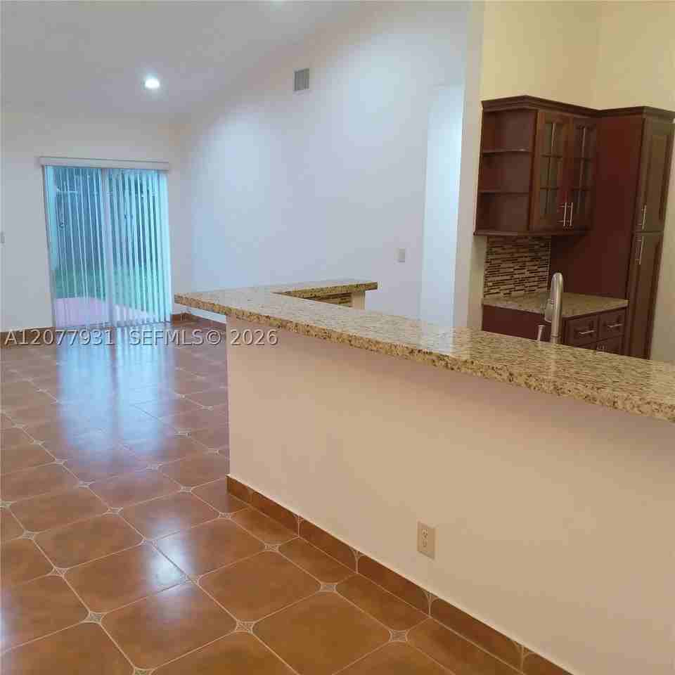2441 Sw 85th Ter #2441 - Photo 5 of 14