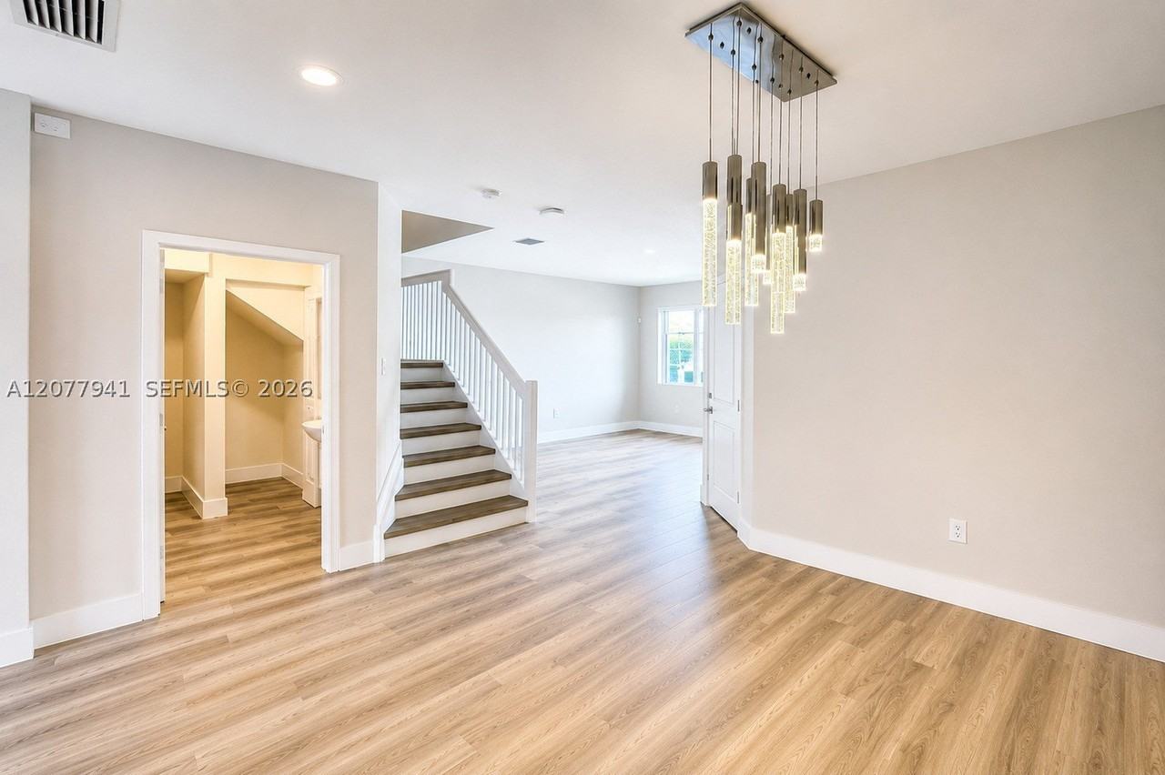 403 Ne 208th Ter - Photo 3 of 27