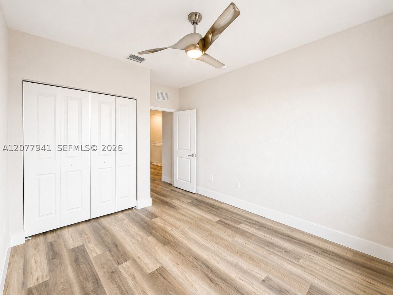 403 Ne 208th Ter - Photo 7 of 27