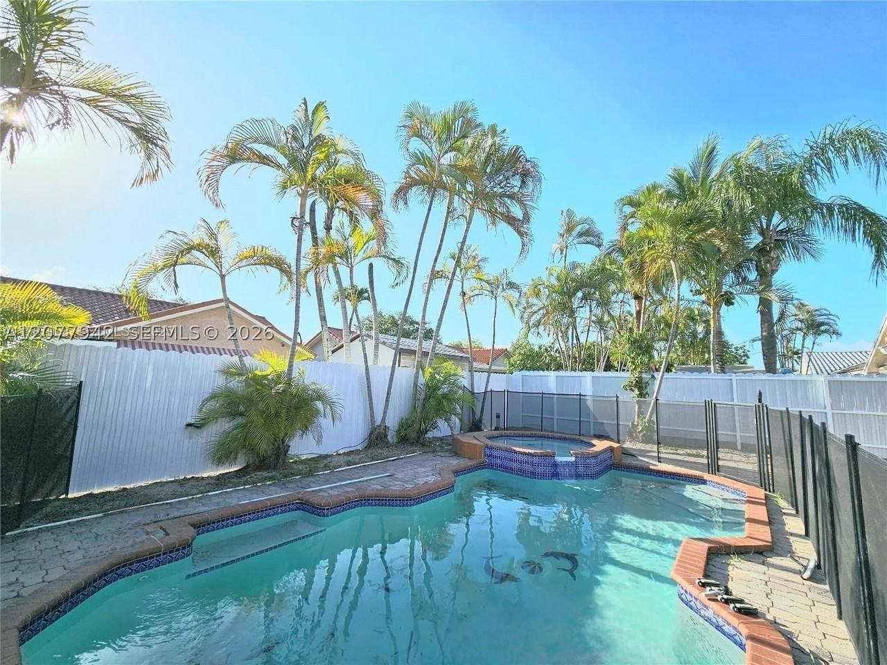 4235 Sw 143rd Ave - Photo 3 of 24